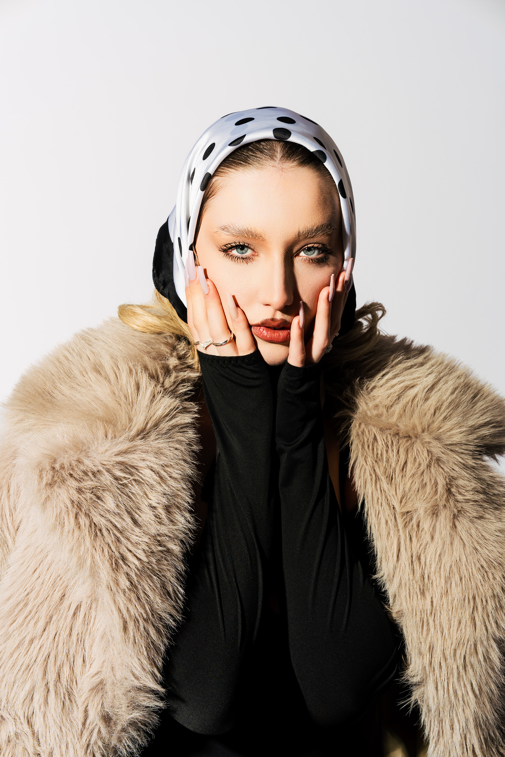 Studio Foto — editorial blană & eșarfă